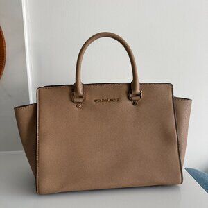 Michael Kors Tan/Light Brown Bag
